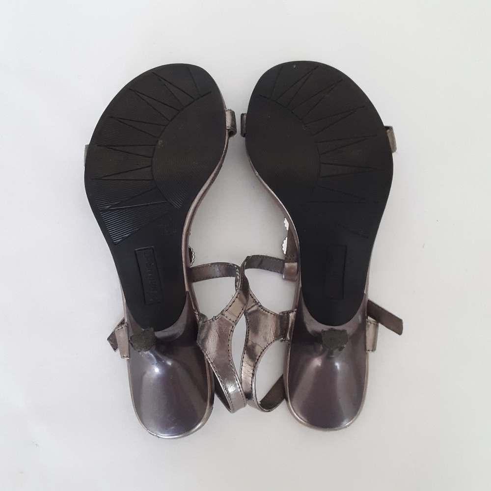 Heels - Picture 4 of 6